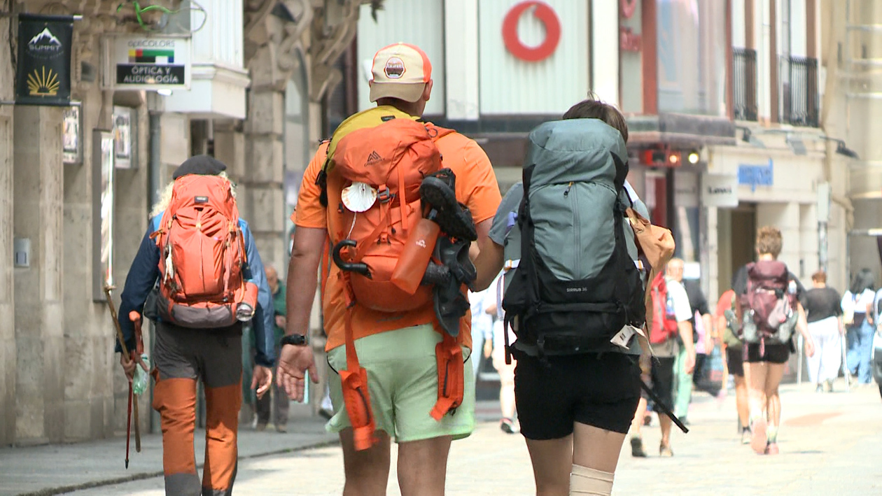 El calor pone en jaque a los peregrinos