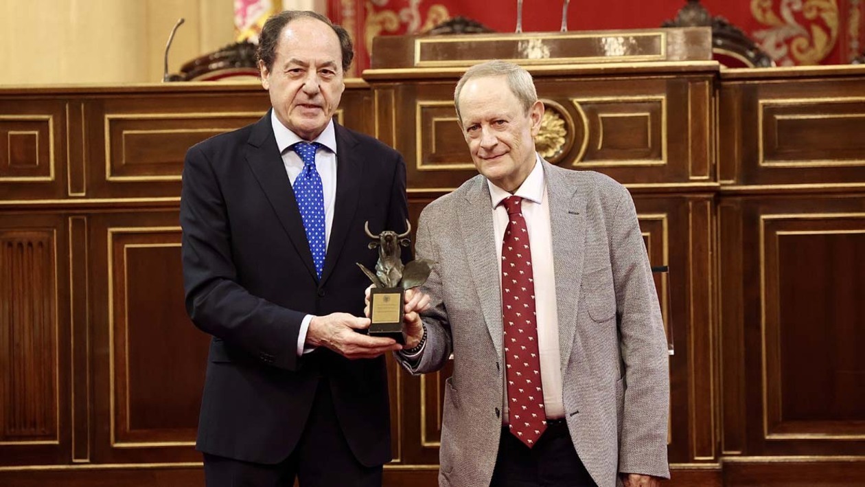 El periodista de CyLTV Carlos Martín Santoyo, reconocido en el Senado como referente en información taurina