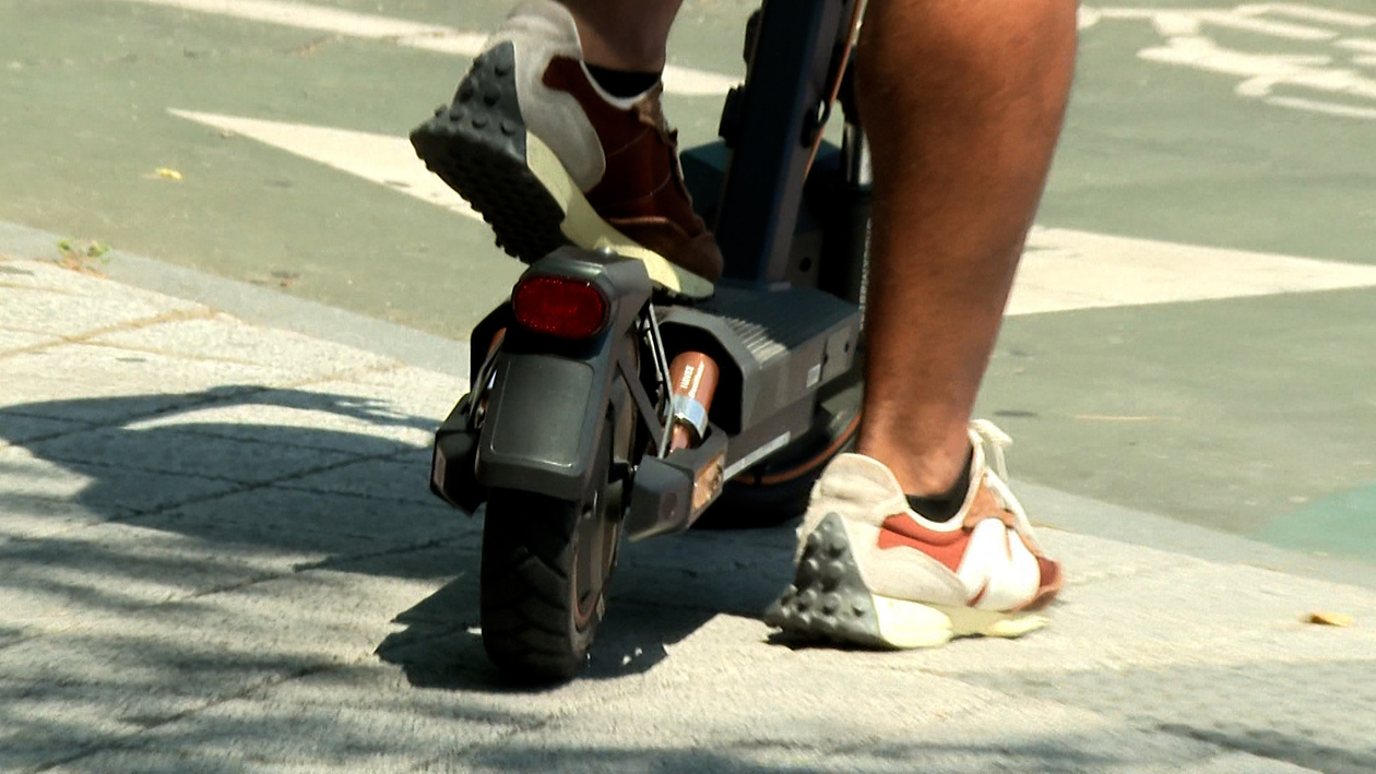 Fin a la tregua de los patinetes eléctricos: comienzan las multas por circular sin matrícula ni seguro