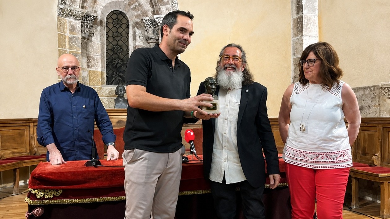 La Academia de San Quirce premia a La 8 Segovia por su labor divulgativa e informativa